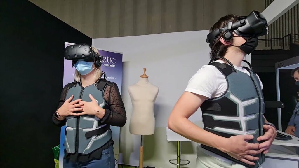 В специальном VR-жилете вы сможете почувствовать попадание пуль и капли дождя